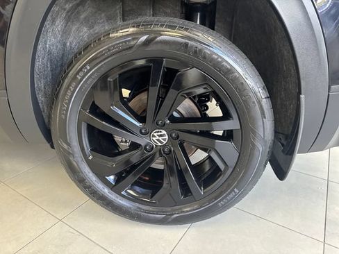 Used 2023 Volkswagen Atlas SE w/ Black Wheel Package AWD/4WD image 30