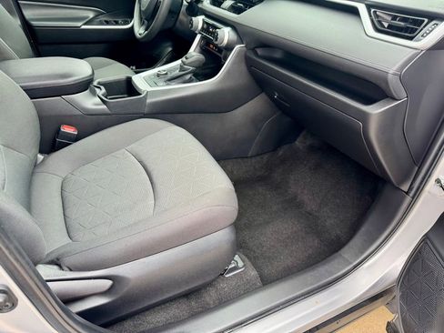 Used 2022 Toyota RAV4 XLE w/ Convenience Package image 12