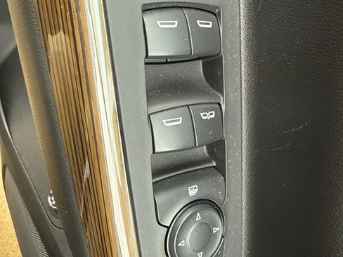 Used 2023 GMC Acadia SLE w/ Driver Convenience Package image 22