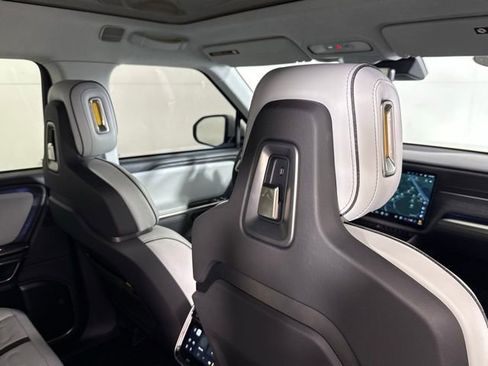 Used 2023 Rivian R1S Launch Edition image 27