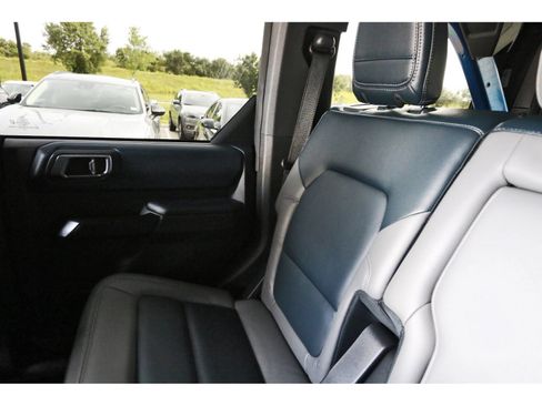 Used 2024 Ford Bronco Outer Banks w/ Sasquatch Package AWD/4WD image 14