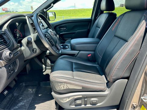Used 2024 Nissan Titan PRO-4X w/ Pro-4x Convenience Package AWD/4WD image 12