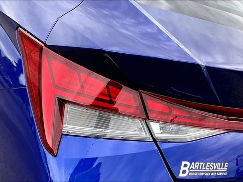 Used 2025 Hyundai Elantra Limited FWD image 26