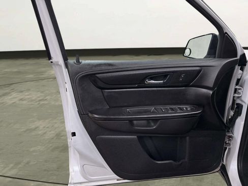 Used 2016 GMC Acadia SLE image 13