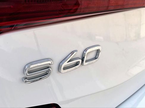 Used 2020 Volvo S60 T6 Momentum image 14
