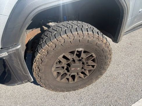 Used 2024 GMC Sierra 2500 AT4X image 4