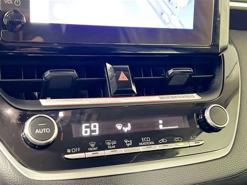 Used 2025 Toyota Corolla LE image 27