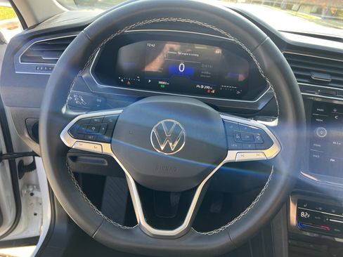 Certified 2023 Volkswagen Tiguan SE image 17