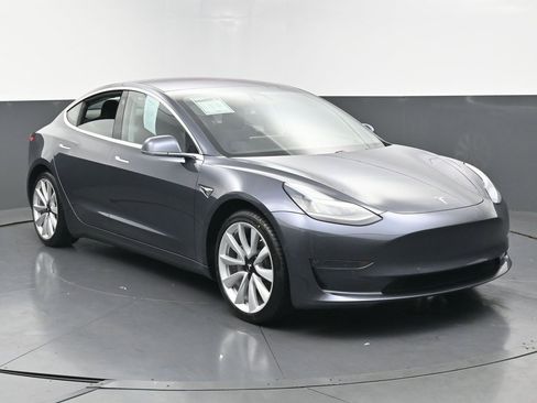 Used 2018 Tesla Model 3 Performance image 2