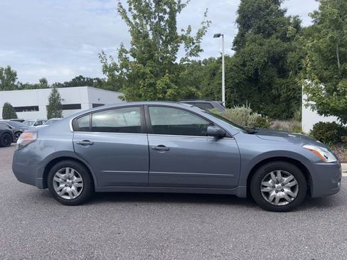 Used 2010 Nissan Altima 2.5 S FWD image 2
