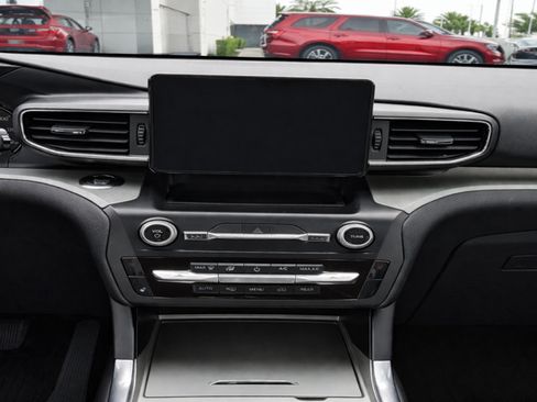 Used 2020 Ford Explorer XLT w/ Equipment Group 202A AWD/4WD image 14