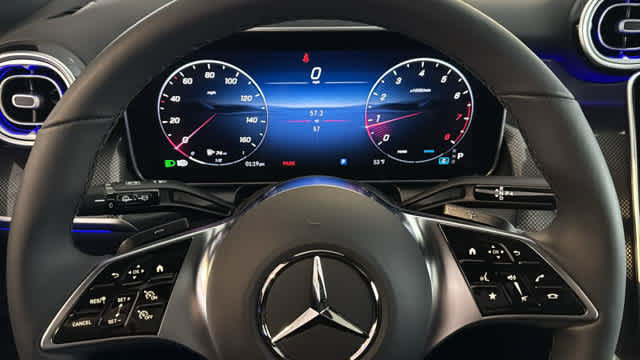 Used 2025 Mercedes-Benz GLC 300 4MATIC image 18