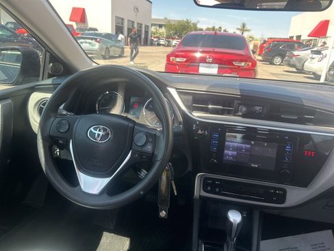 Used 2018 Toyota Corolla LE image 11