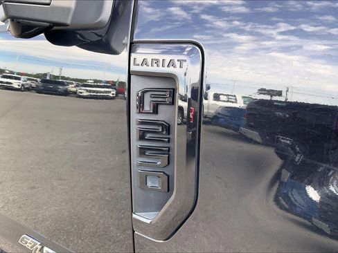 Used 2019 Ford F250 Lariat w/ Lariat Ultimate Package AWD/4WD image 9