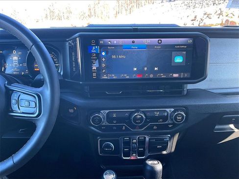 Used 2024 Jeep Wrangler Unlimited image 28