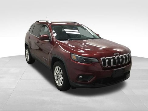 Used 2019 Jeep Cherokee Latitude w/ Cold Weather Group AWD/4WD image 3