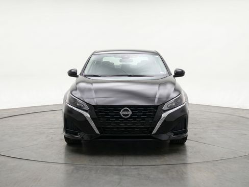 Used 2025 Nissan Altima 2.5 SV FWD image 2