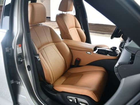 Used 2023 Lexus LS 500 w/ Accessory Package (Z2) image 32