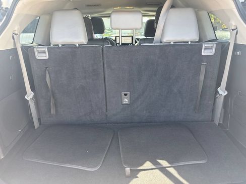 Used 2023 Toyota Highlander Limited FWD image 14
