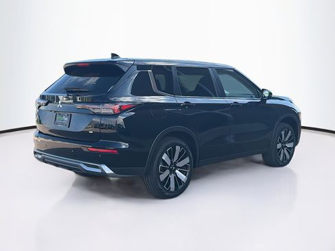 Used 2025 Mitsubishi Outlander SE AWD/4WD image 9