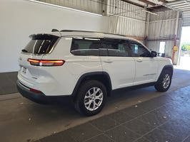 Used 2022 Jeep Grand Cherokee L Limited AWD/4WD image 2