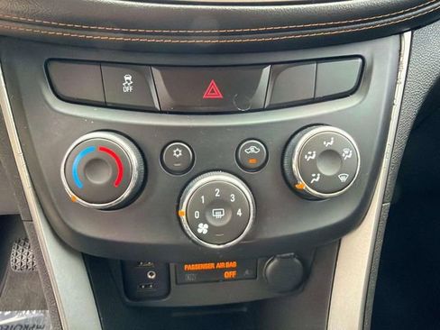 Used 2017 Chevrolet Trax LT w/ LT Convenience Package FWD image 29