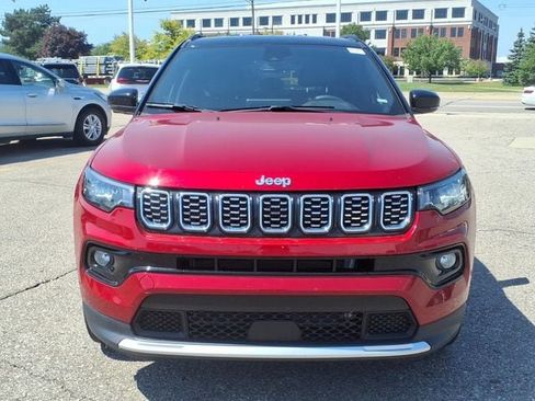 Used 2025 Jeep Compass Limited AWD/4WD image 2