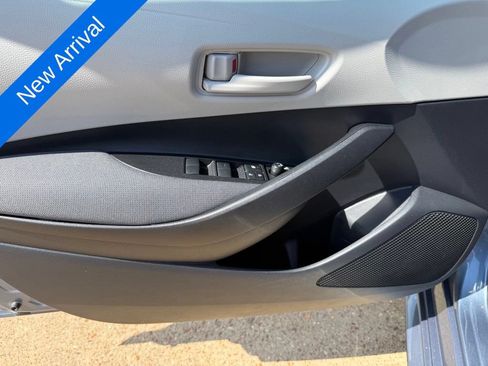 Used 2025 Toyota Corolla LE FWD image 10