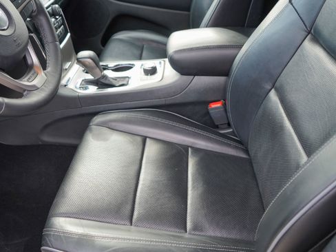 Used 2019 Jeep Grand Cherokee Overland image 9