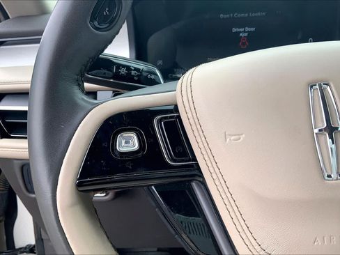 Used 2021 Lincoln Aviator 2WD image 24