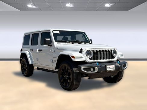 Used 2024 Jeep Wrangler Unlimited Sahara AWD/4WD image 7