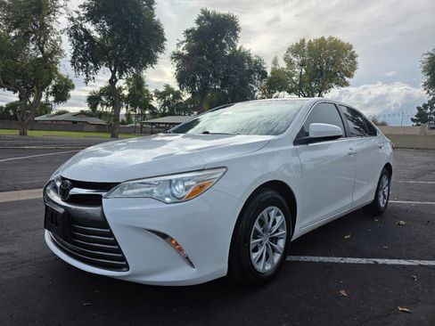 Used 2017 Toyota Camry LE image 7