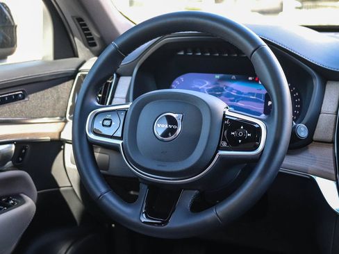 Used 2025 Volvo XC90 B5 Core AWD/4WD image 16