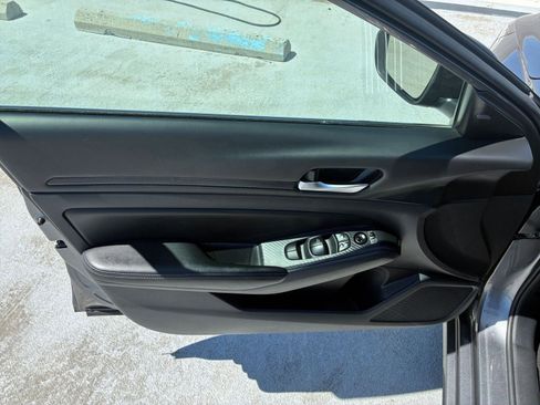 Used 2025 Nissan Altima 2.5 SV FWD image 18