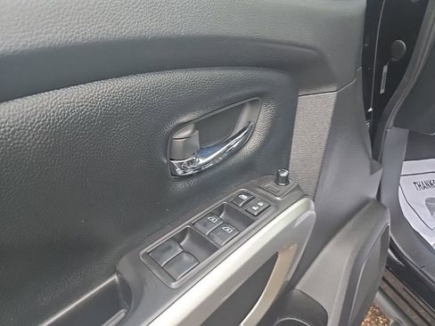 Used 2021 Nissan Titan SV w/ SV Convenience Package image 12