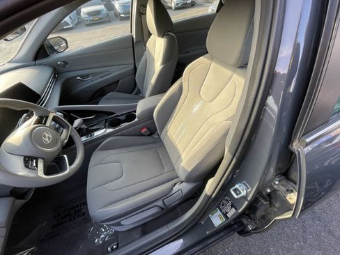 Used 2025 Hyundai Elantra SEL image 36