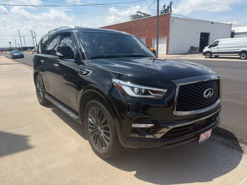 Used 2024 INFINITI QX80 Sensory AWD/4WD image 2