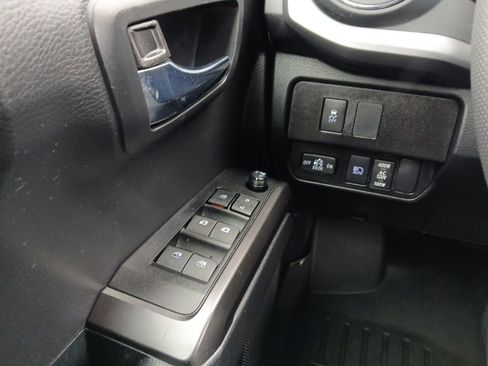 Certified 2022 Toyota Tacoma TRD Off-Road w/ Technology Package image 20