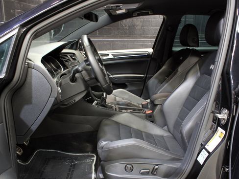 Used 2017 Volkswagen Golf R 4-Door image 22