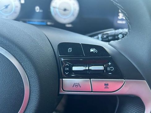 Used 2025 Hyundai Elantra Limited FWD image 22
