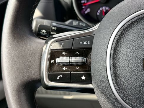 Used 2024 Kia Carnival EX FWD image 29