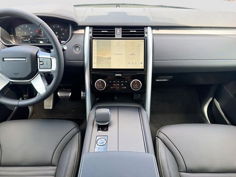 New 2026 Land Rover Discovery Limited Edition AWD/4WD image 20