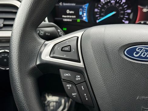 Used 2019 Ford Fusion SE FWD image 24