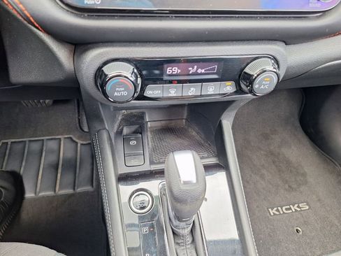 Used 2024 Nissan Kicks SR image 14