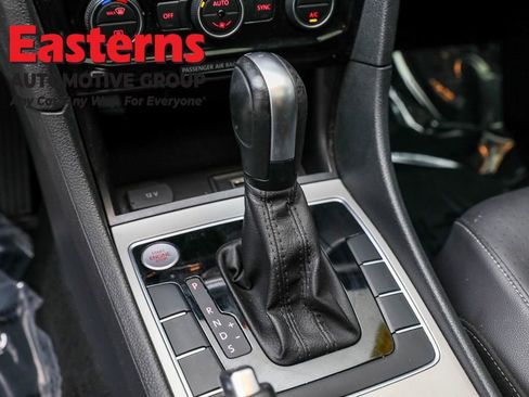 Used 2022 Volkswagen Passat 2.0T SE image 13