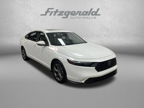 Used 2023 Honda Accord EX image 9
