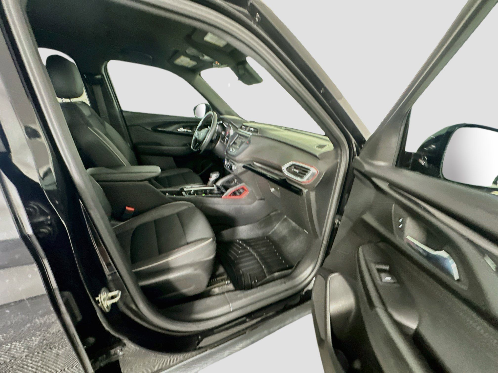 Used 2022 Chevrolet TrailBlazer RS FWD image 30
