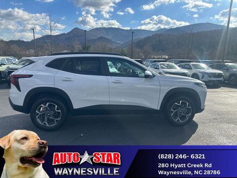 New 2025 Chevrolet Trax LT w/ LT Convenience Package image 28