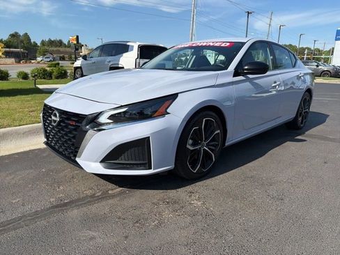 Used 2025 Nissan Altima 2.5 SR image 3