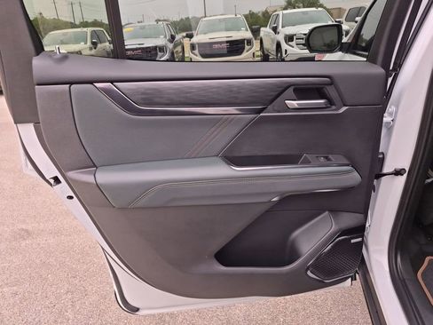 New 2026 GMC Acadia AT4 w/ Luxury Package AWD/4WD image 31